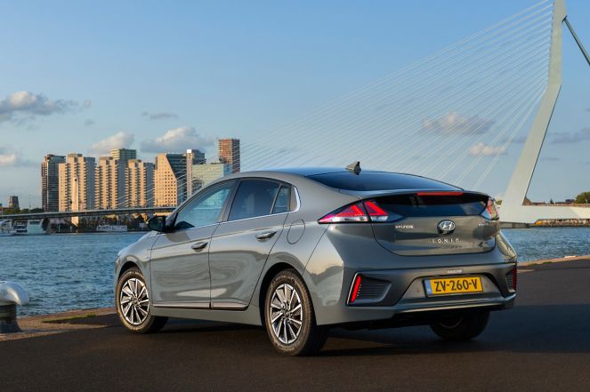 Hyundai ioniq deals electric fluidic metal